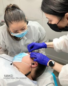 Suzukoo Permanent Makeup Academy Micropigmentation Eyeliner demonstration image